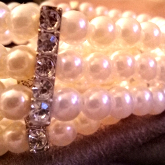 Pearl Beaded bracelet with Cubic Zirconia Diamonds - Picture 7 of 9